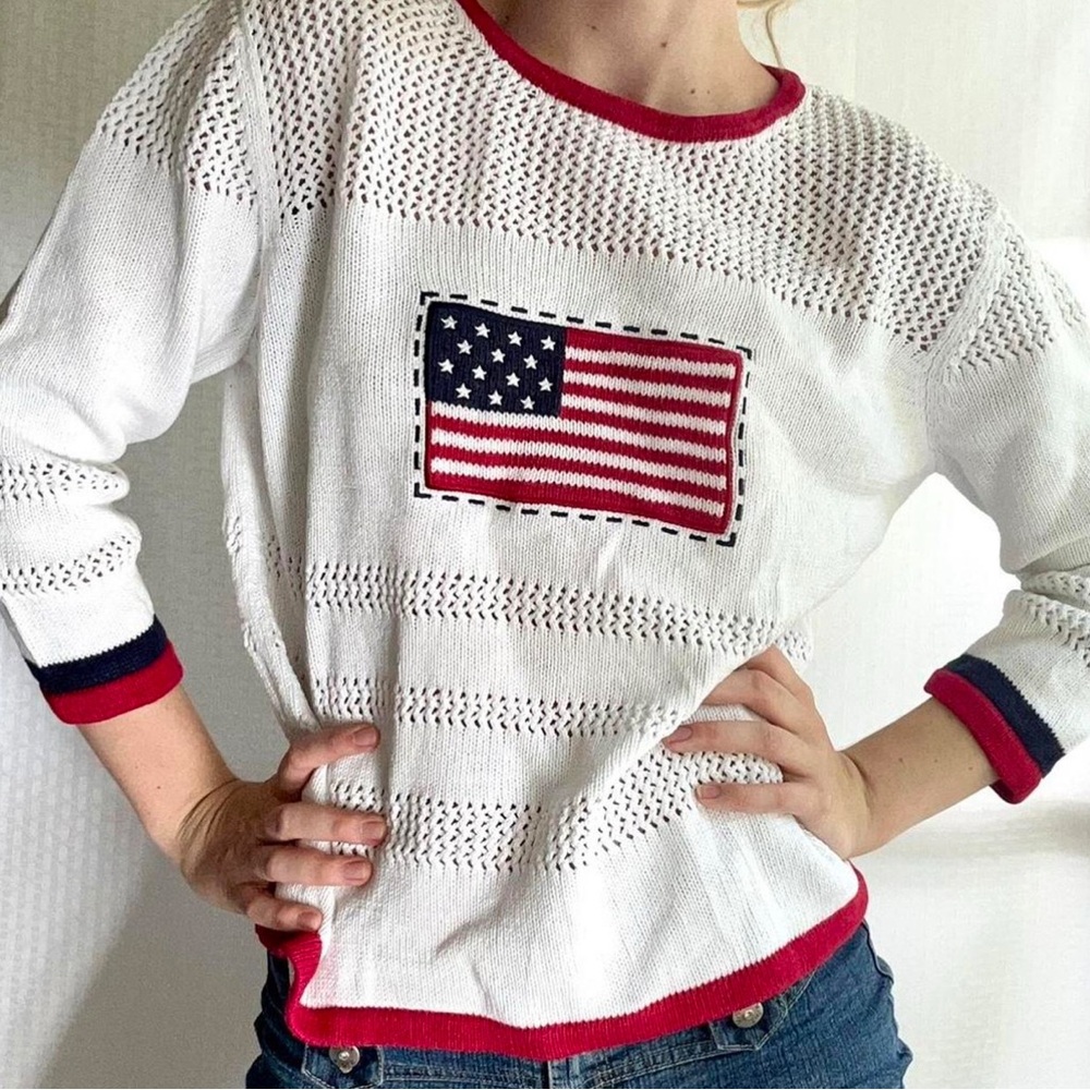 Croft & Barrow White Sweater with Red Accents and Flag Design